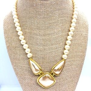 VINTAGE 80S 90S NAPIER FAUX PEARL GOLD TONE STATEMENT NECKLACE CLASSIC MOBWIFE